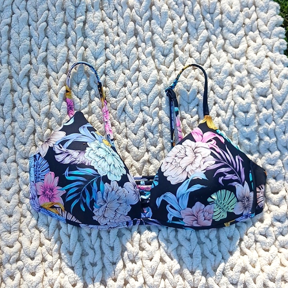 🏷3/$15 Swimsuit Top